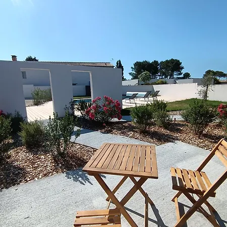 Le Logis De Raphabel Aparthotel 3*